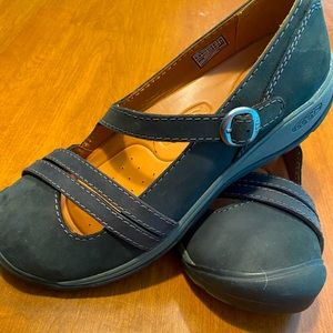 Keen casual  all leather Mary Janes. Worn once!